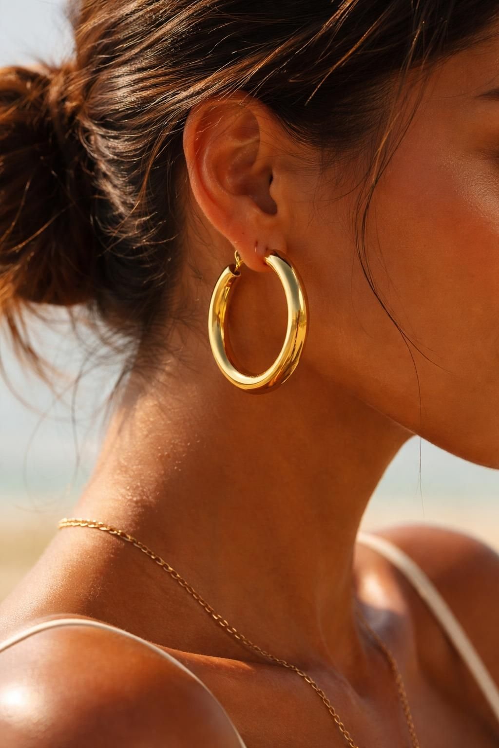 découvrez le bijou magique plébiscité par les experts de la mode pour un teint hâlé éclatant instantanément. sublimez votre look en un clin d'œil grâce à cette astuce incontournable.