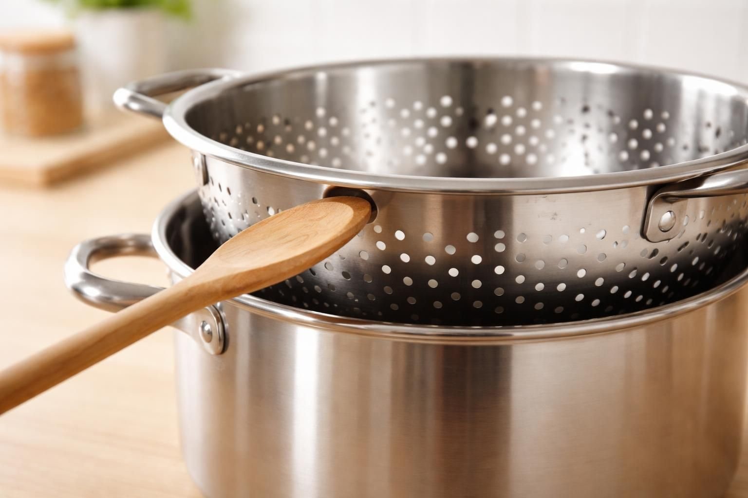découvrez une astuce simple et efficace pour faire tenir votre passoire sur la casserole sans effort. facilitez vos préparations culinaires grâce à cette méthode pratique qui change tout.